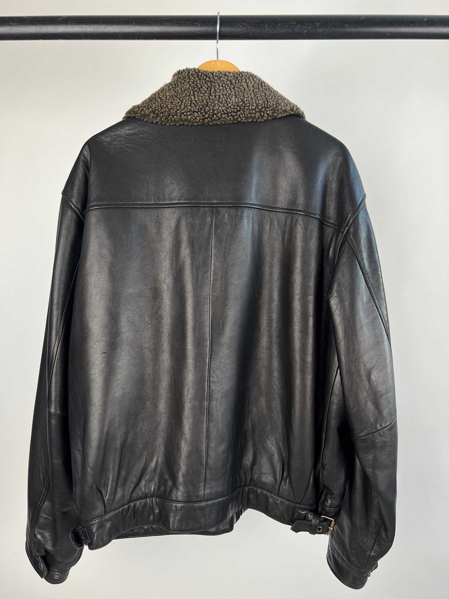 Vintage 90s Roundtree & York Leather Flight Jacket